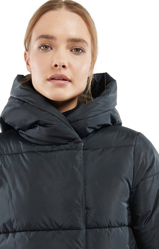 B. Intl Aldea Quilt